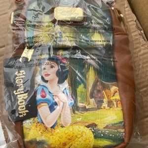 Disney PALM Snow White  Crossbody / passport bag / loungefly like